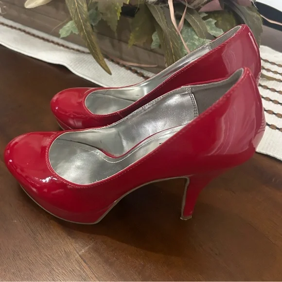 Chic Red Patent Leather Style Pump Heels Unlisted Cherry - Picture 8 of 8